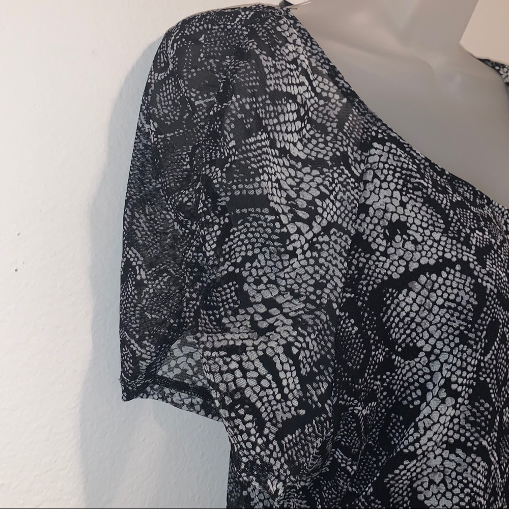 INC Snake Print Metal Keyhole Short Sleeve Top Black & Gray XL - Picture 7 of 11